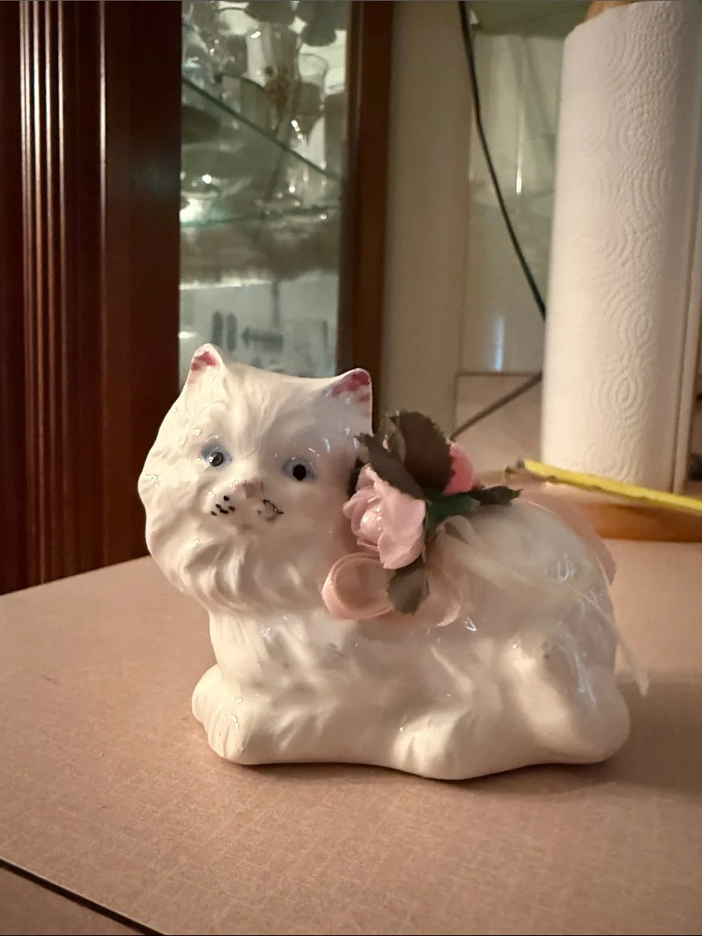 1990 Vintage Persian Cat with Pink Floral Accent